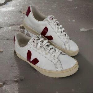 Veja campo leather T2 sneaker White and red leather woman’s US 6 EU 37
